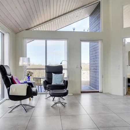 Luci - 500m From The Sea By Interhome