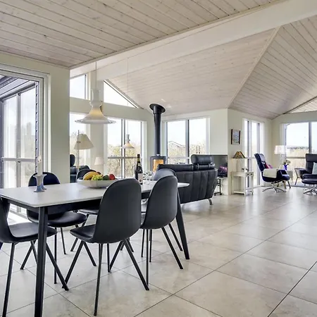 Luci - 500m From The Sea By Interhome *