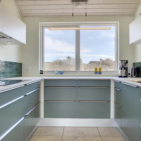 Luci - 500m From The Sea By Interhome