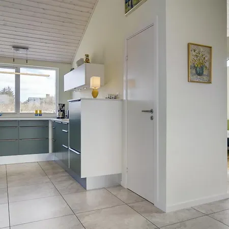 Luci - 500m From The Sea By Interhome